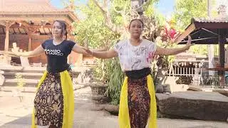Latihan tari Rejang Taman Sari bersama ibu tercinta❤️