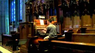 Zoltan - testing_the_organ_of_Grace_Cathedral