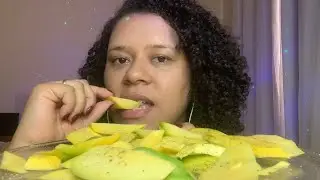 ASMR COMENDO MANGA VERDE COM SAL