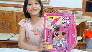 Unboxing LOL OMG Music Remix - Metal Chick & Electric Guitar