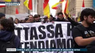 Palermo - Contro il gelo all'interno delle aule centinaia di studenti in corteo