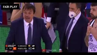 Ergin Ataman Barcelona deplasmanında yine atılıyor ve trib&uuml;nlere kupa g&ouml;ndermesi yapıyor |13.1.2022