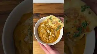 Butter chicken + garlic naan 🫓 Full recipe on TheNommly.com #naan #butterchicken #easyrecipe
