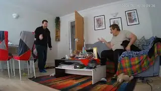🔴 24/7 LIVE: Italian Couple in London - Real Life [LIVING ROOM 🛋️] - MiGIPepeVibes - Cam 1