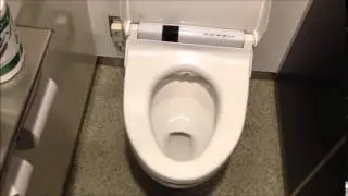 Japan Cool Automatic Toilet Machine !! Do not touch the toilet seat !!