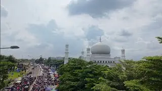 Suasana sekitar Masjid Putih di hari Ahad