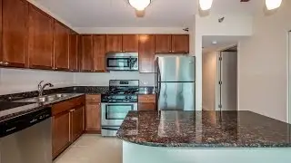 A luxury Streeterville studio with spectacular lake views