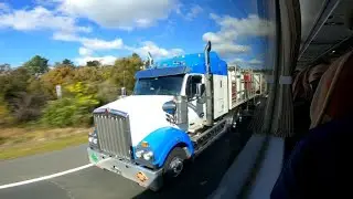 The amazing Kenworth T610 SAR overtake on the highway in Australia  cca.110 km/h