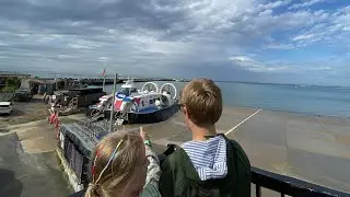 We travel by HOVERCRAFT! Things to do in the UK. Southsea / Portsmouth to Ryde Isle of Wight.