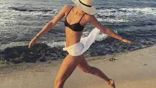 Maria sharapova swimming in sea HD hot