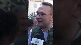Festbesucher beim Kn&ouml;delfest in St. Johann in Tirol &bull; Kitzb&uuml;heler Alpen