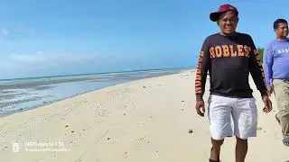 Proses peninjauan titik galian C di pantai belakang wamar bersama Plt KADIS LH dan Kepala Bid PPKLH.