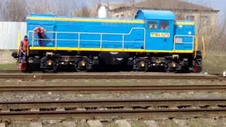 ТГМ4&mdash;1079 слідує по станції / THM4-1079 is passing the station