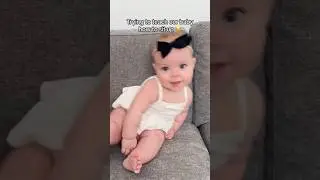 Учим нашего малыша сидеть 😂 #шорты