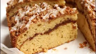 THE BEST Sour Cream Coffee Cake