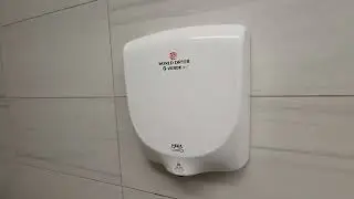 World Dryer Verdedri Hand Dryer at South Arm Community Centre Richmond BC (4/4)