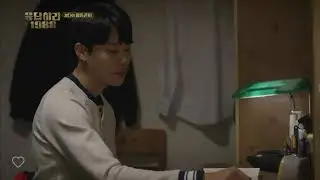 scene jungpal menunggu deok sun pulang dari ruang belajar