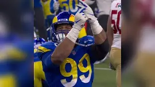 Aaron Donald wants that ring. 💍