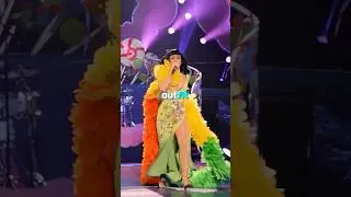 Katy Perry's ICONIC 5-Outfit Performance 🤩💃