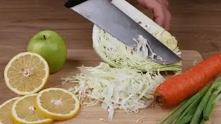 Je ne peux pas arr&ecirc;ter de manger cette salade de chou, carotte et pomme. Tr&egrave;s frais et croquant