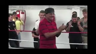 Rare Footage: Roberto Duran Boxing Lesson