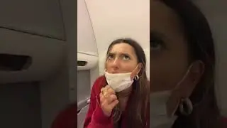Кто-то наблюдает за мной через камеру в туалете самолета...😨😩