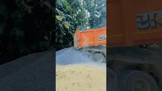Heavy Truck Loaded with 20mm Gitti 🏗️ | Construction Supply || #heavytruck #shorts