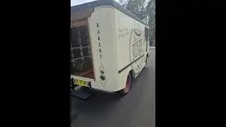 1937 Morris commercial bread van