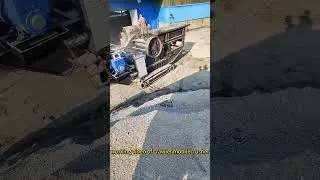 Crawler mobile jaw crusher with remote control operation #quarry #crusher #crawler