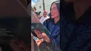 Dua Lipa signing autographs in Los Angeles#dualipa #radicaloptimismtour #losangeles