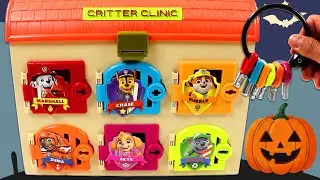 Paw Patrol Get Halloween Treats from Surprise Doors with Keys!
