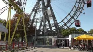 Wien Vienna: Das berühmte Riesenrad im Wiener Prater. The famous Ferris Wheel in the Prater