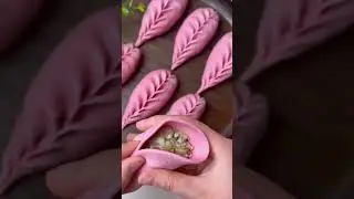 How to make pink parcel cake