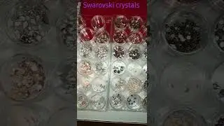 #swarovskicrystals #crystaljewellery  #nailbling  #nails #nailshort