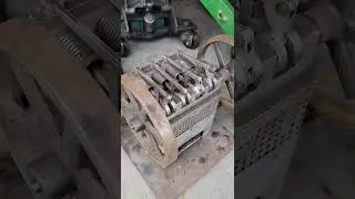 Sterling Hot Air Engine, 4 cylinder, spinning it by hand.