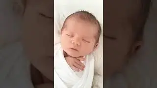 Newborn baby posing bts and the final image #babyposing #froggypose #newbornphotography #bts