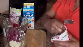 How to make Raspberry Pear smoothie | Ann&rsquo;s Happy Place