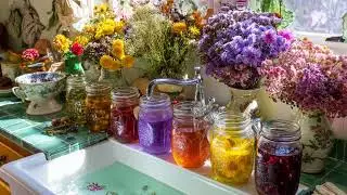 The 2026 Small Grandmacore Farmhouse Winter Kitchen DIY