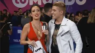 DENNIS FERNANDO - Entrevista PREMIOS TU MUNDO por E ENTERTAINMENT