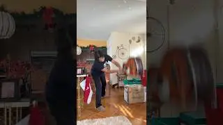 Как вытащить медиатор из гитары