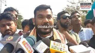 The Nab Nirman Student Organization staged a protest at the residence. Odisha digital news#odisha 