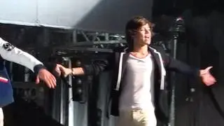 One Direction - What Makes You Beautiful @ Radio City Music Hall 3/9