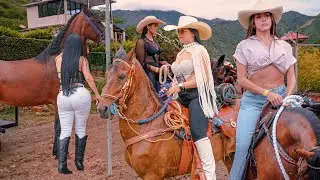 Beautiful Cowgirls at the Horse Parade in COLOMBIA 😍