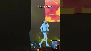 Anna fa saltare tutto il palco con Hello kitty✨😍