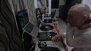 2 Tunes In The Mix 18/12/25