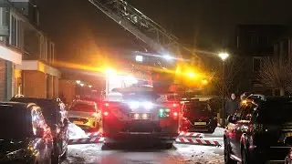P1 brandweer en politie naar een schoorsteenbrand bij de Zeelt in Alblasserdam.