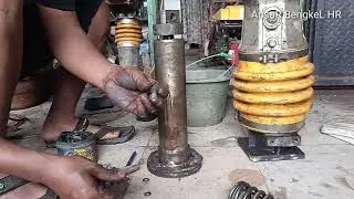 Perbaikan mesin stemper yg patah pada bibir blok dan cara pemasangan per pada mesin stemper