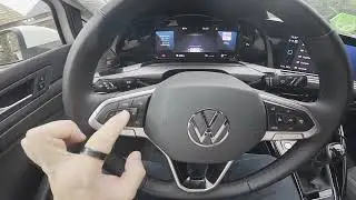 Wie aktiviere und bediene ich den Tempomat im Volkswagen Golf VIII (2019–heute)?