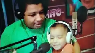Atentiiii.Full figureteo con mi Mateo en la cabina de KChito TV. Con mi Mateo en sus tres a&ntilde;os