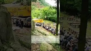 Unity in Mud: Farmers Rescue a Sunken Crane